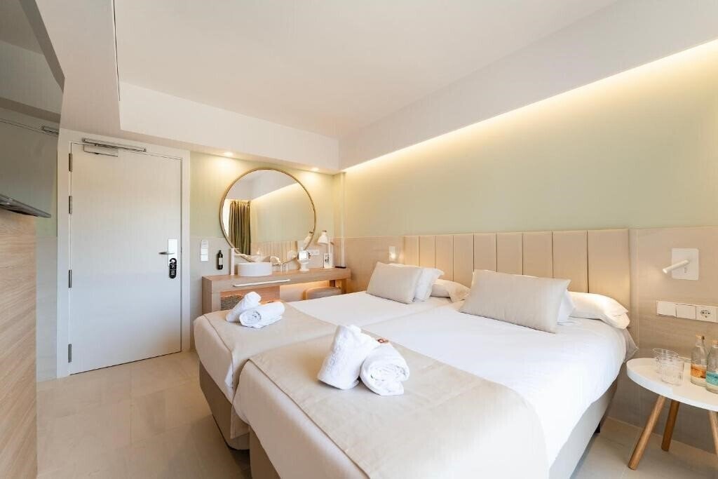 Отель Cosmopolitan (Playa De Palma) 4*