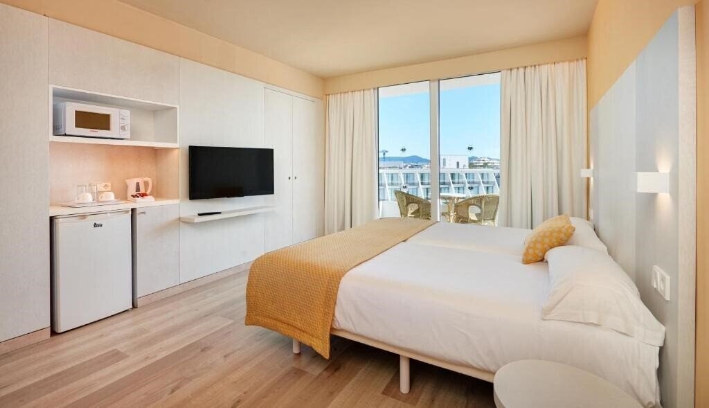 Фото Protur Badia Park Aparthotel 4*