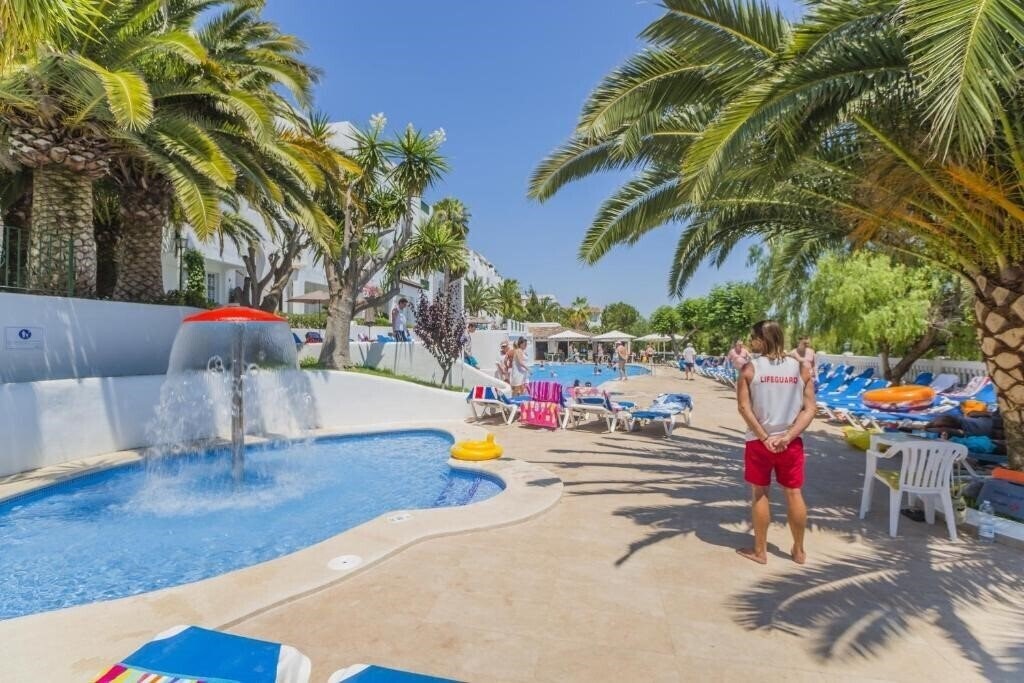 Отель Holiday Center (Santa Ponsa) 3*