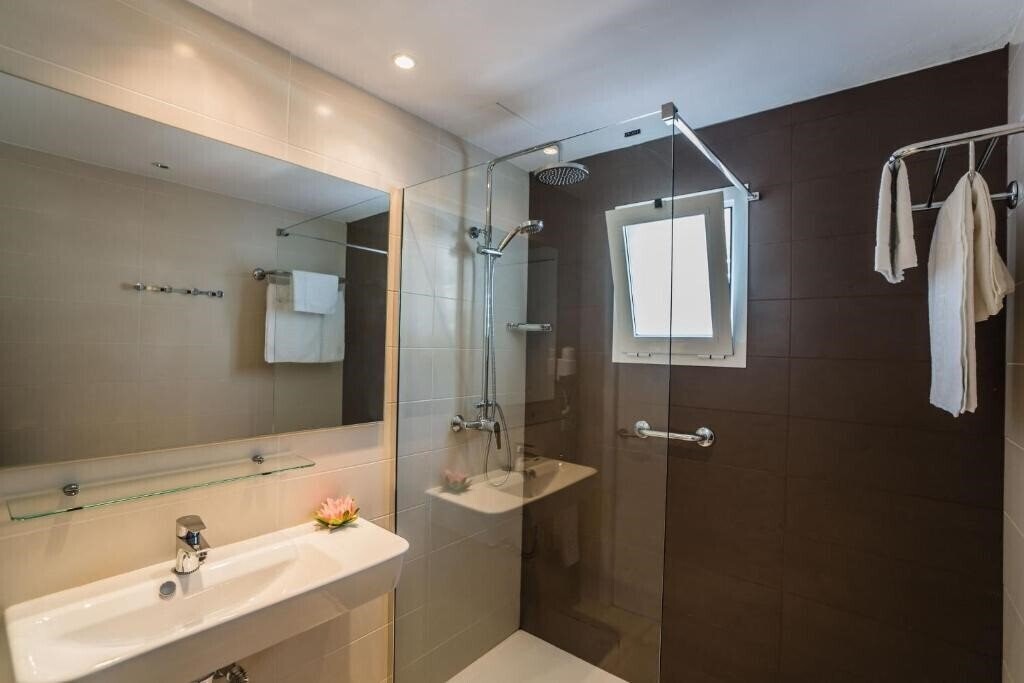 Фотография Holiday Center (Santa Ponsa) 3*