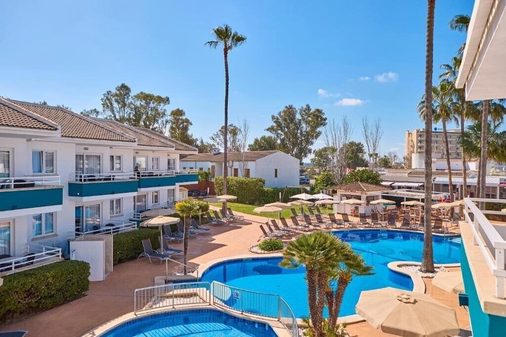Отель Universal Aparthotel Elisa 4*