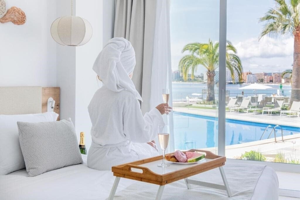 Отель Roc Portonova апартаменты