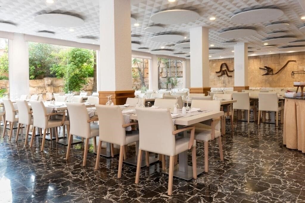 Картинка Valentin Reina Paguera 4*