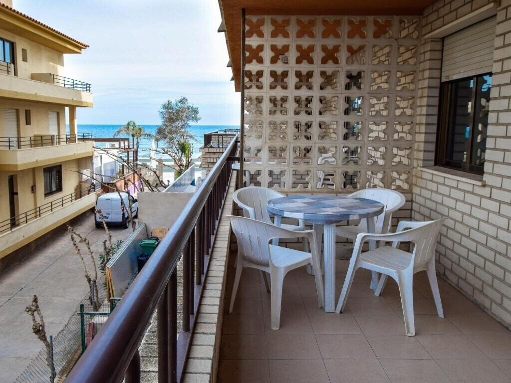 Отель Apartamentos Bernat Pie De Playa 3000 3*