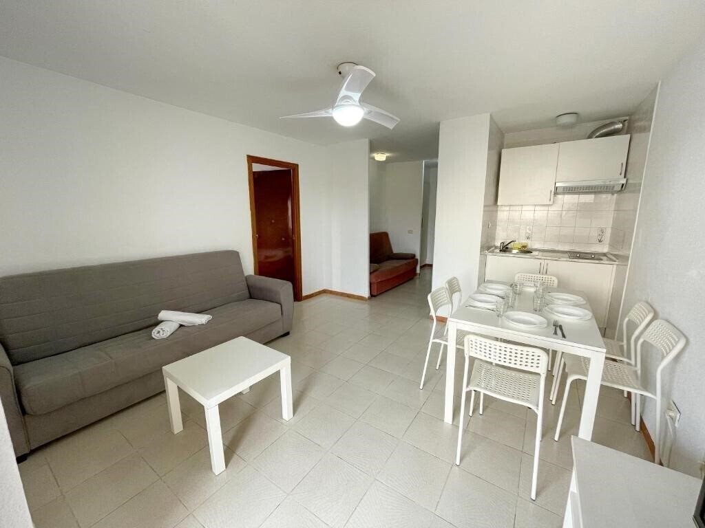 Фотография Apartamentos Bernat Pie De Playa 3000 3*