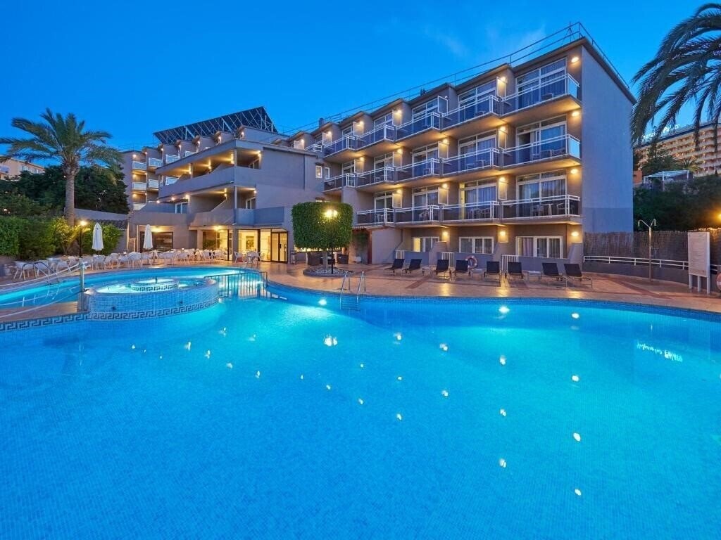 Отель BQ Augusta Hotel 4*