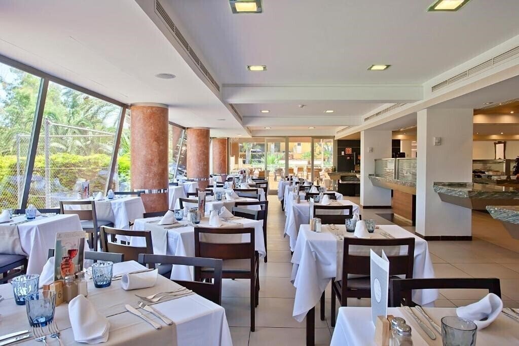 Картинка Fergus Bermudas 4*