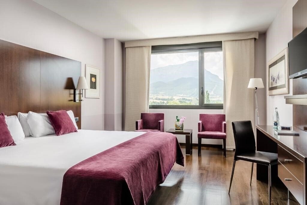 Отель Hotel Eurostars Reina Felicia 4*