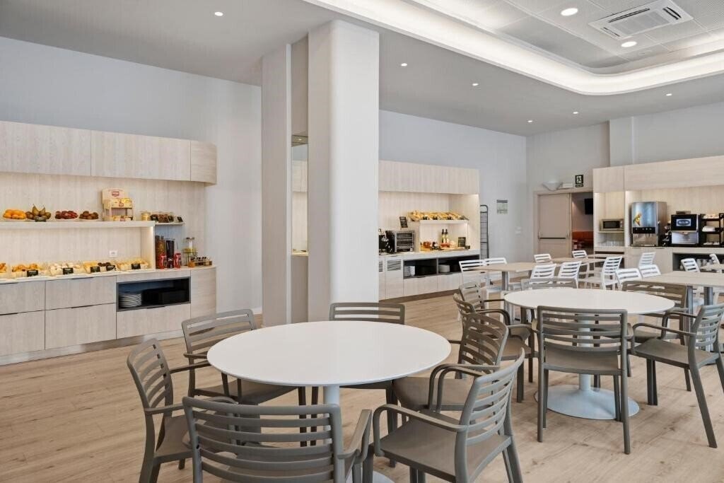 Изображение B&B Hotel Logrono Las Canas 3*