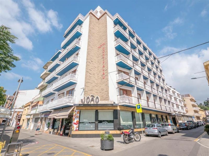 Отель Hotel Checkin Montpalau 3*