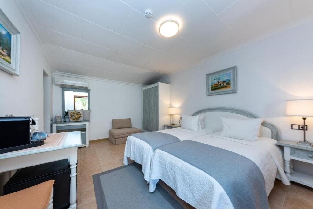 Фото Finca Predio Son Serra 3*