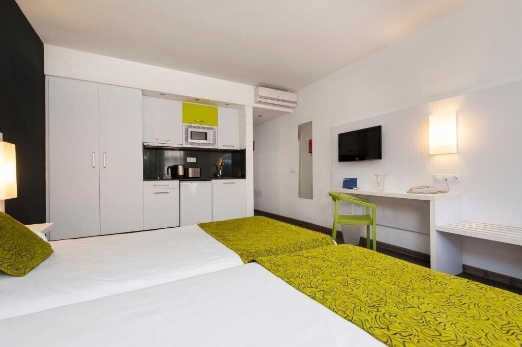 Фото Aparthotel Columbus 3*