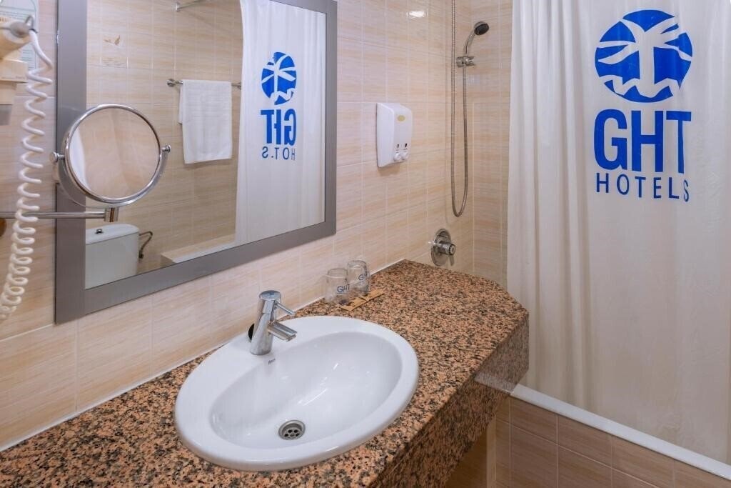 Фотография Hotel GHT Xaloc 3*