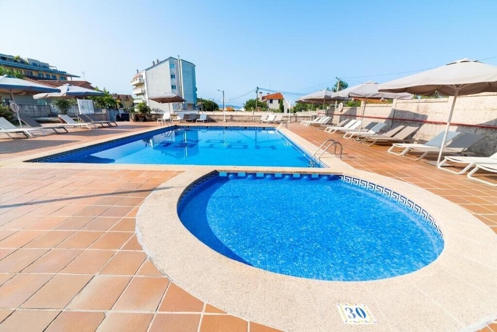 Отель Hotel Ton 3*