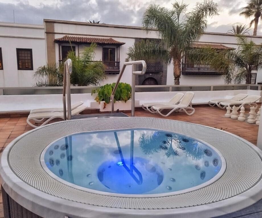 Картинка Monopol 3*