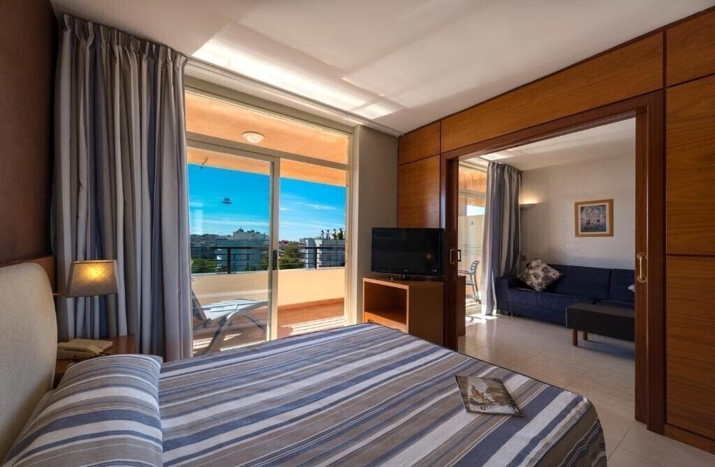 Фотография 4R Gran Hotel Regina 4*