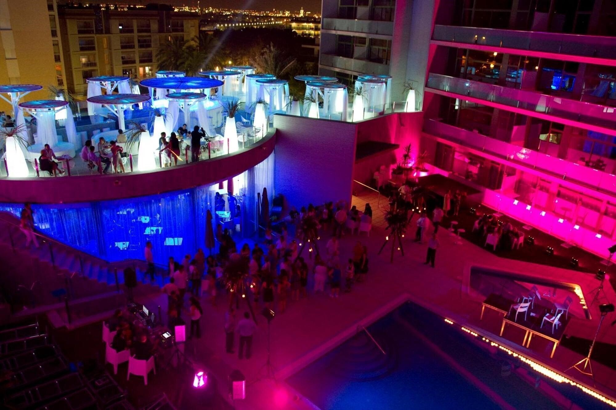 Фото Aparthotel Four Elements Suites 4*