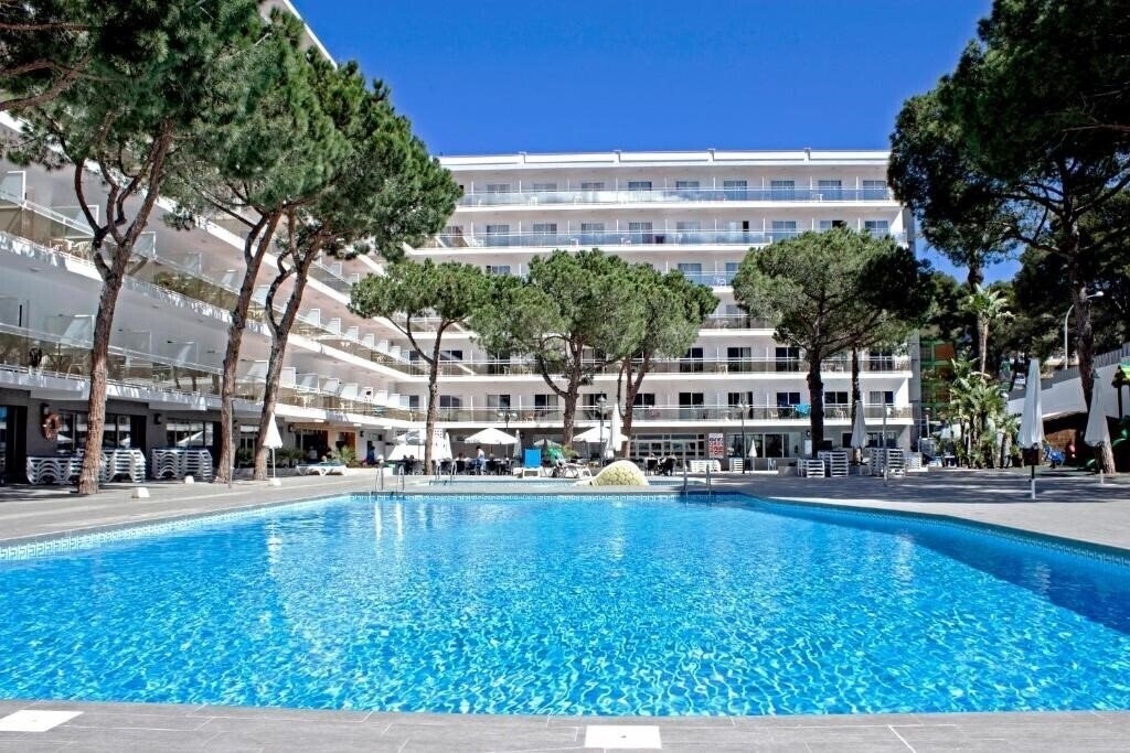 Отель Oasis Park Salou 4*