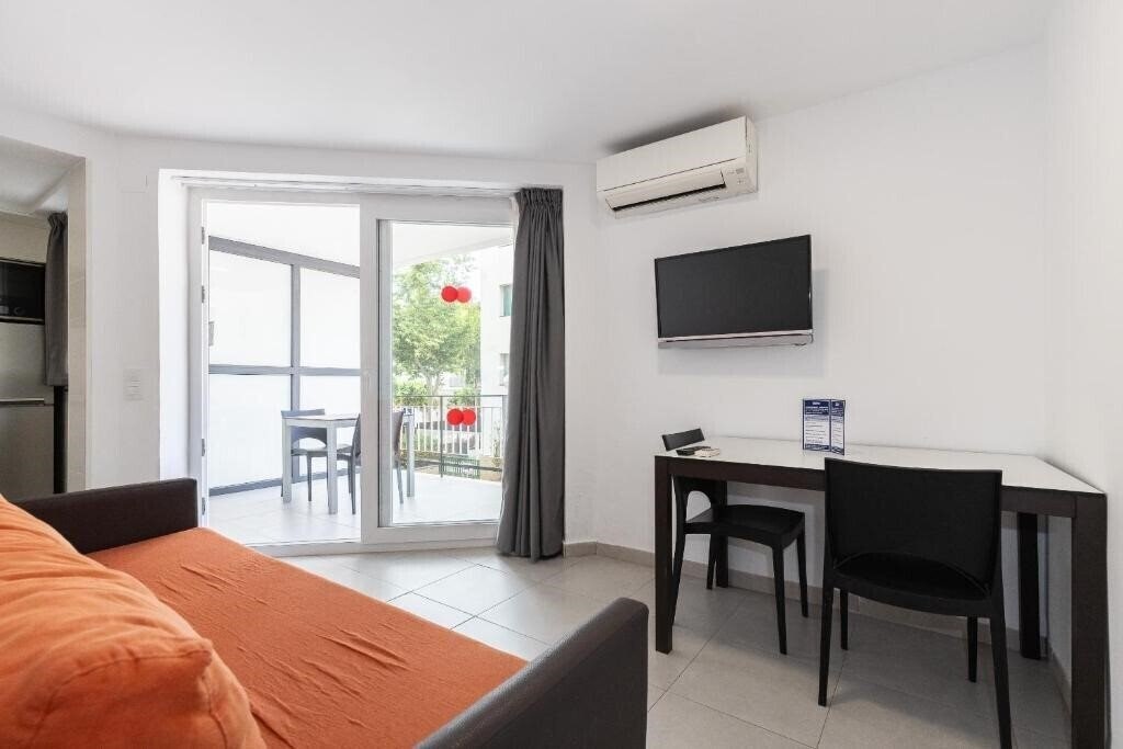 Картинка Rentalmar Aries Plus 3*