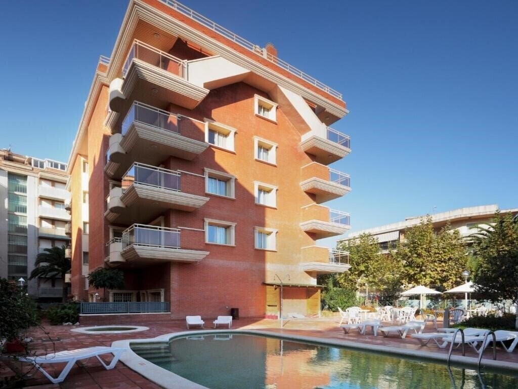 Отель Apartamentos Imperial 3*