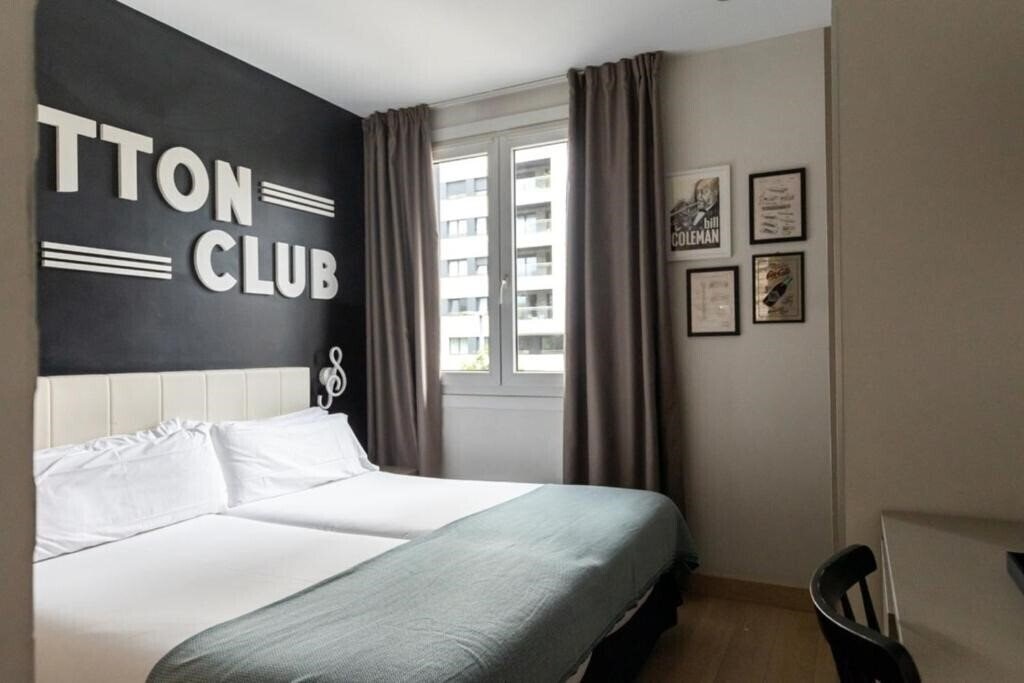 Отель Casual Del Jazz San Sebastian 2*