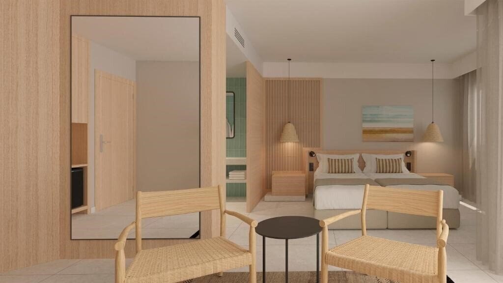 Отель Aqua Hotel Montagut Suites 4*