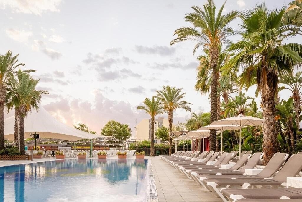 Отель Alegria Caprici Verd 4*