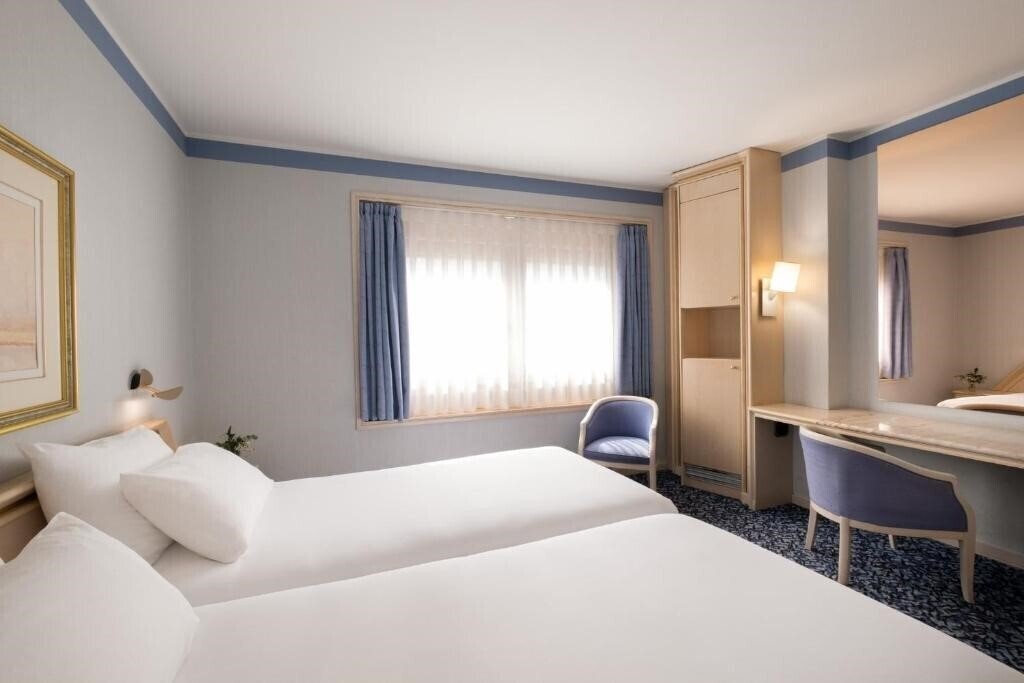 Отель Boston 4*