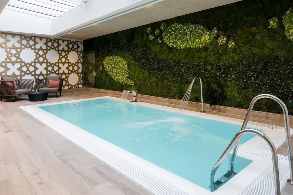 Отель Giralda 4*