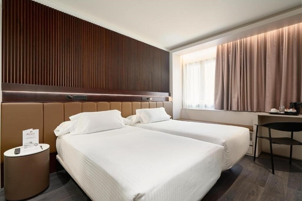 Фотография Hotel Becquer 4*