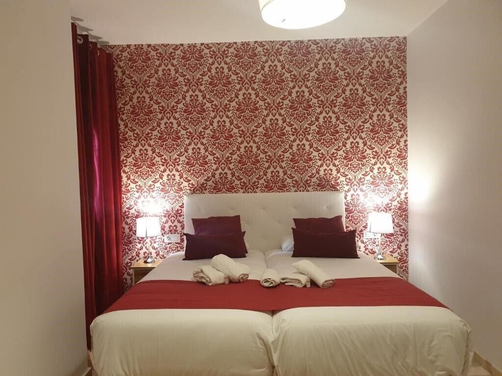 Фотография Hotel y Apartamentos Dona Lola (ex. Hotel Boutique Dona Lola) 2*