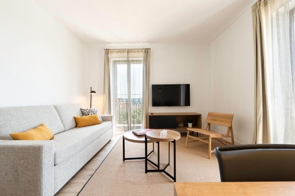 Отель Port Plaza Apartments 3*