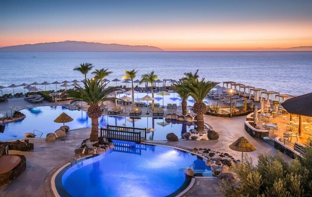 Отель Barcelo Santiago 4*