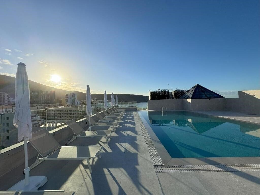 Отель Reveron Plaza 4*