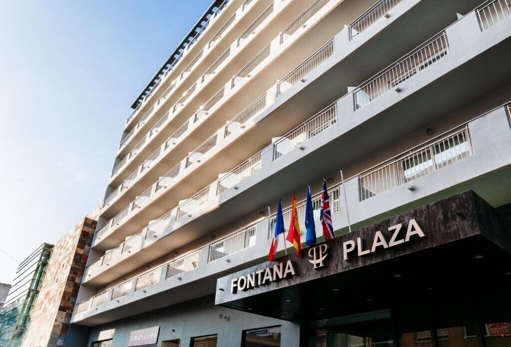 Отель Fontana Plaza 3*