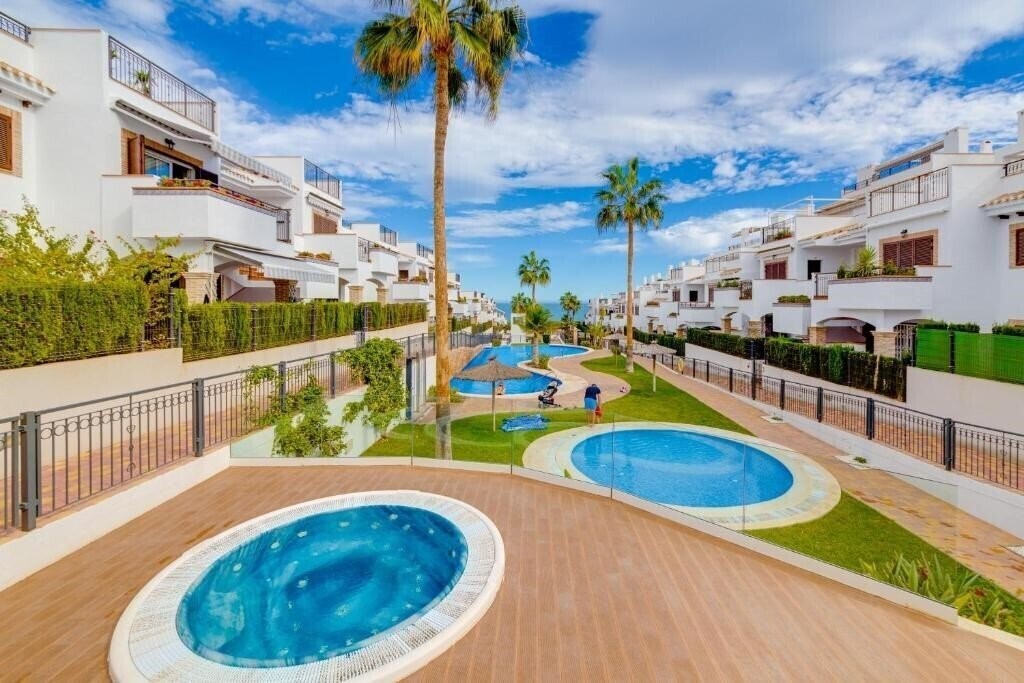 Отель Azul Beach Apartments - Marholidays Apart 3*