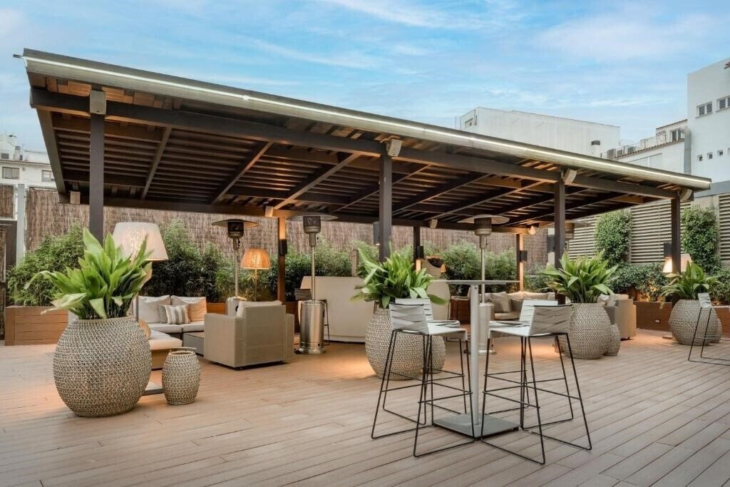 Отель Sh Colon Valencia 4*