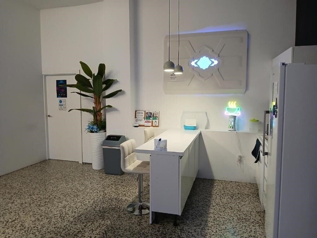 Фото Capsule Inn Valencia хостел