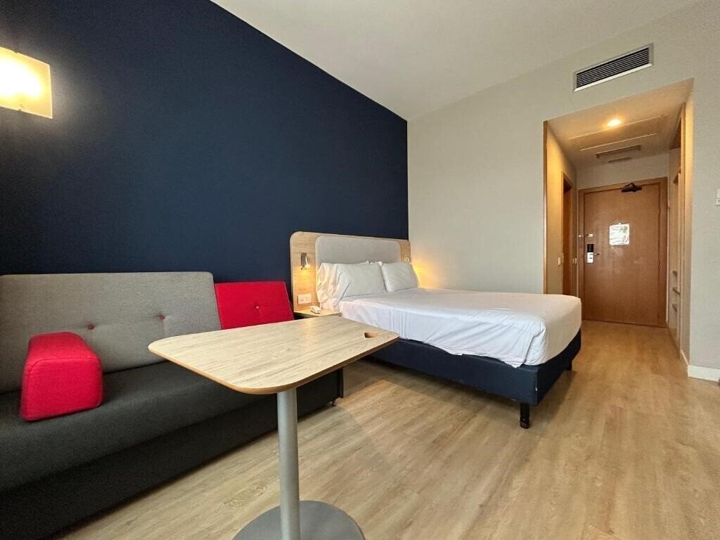 Фото Holiday Inn Express Ciudad de las Ciencias by IHG 3*