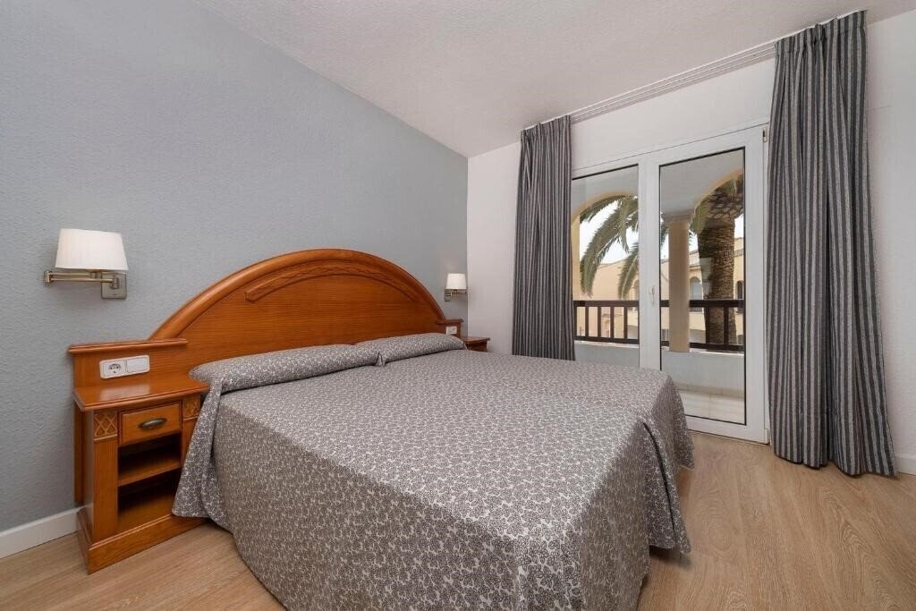 Фото Apartamentos Turisticos Jardines Del Plaza (ex. Aparthotel Jardines del Plaza) 3*