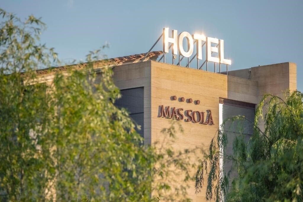 Отель Hotel Mas Sola 4*