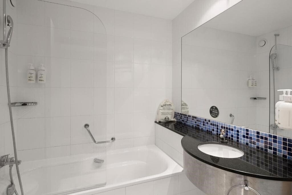 Фотография B&B Hotel Girona 3 (ex. Holiday Inn Express Girona) 3*