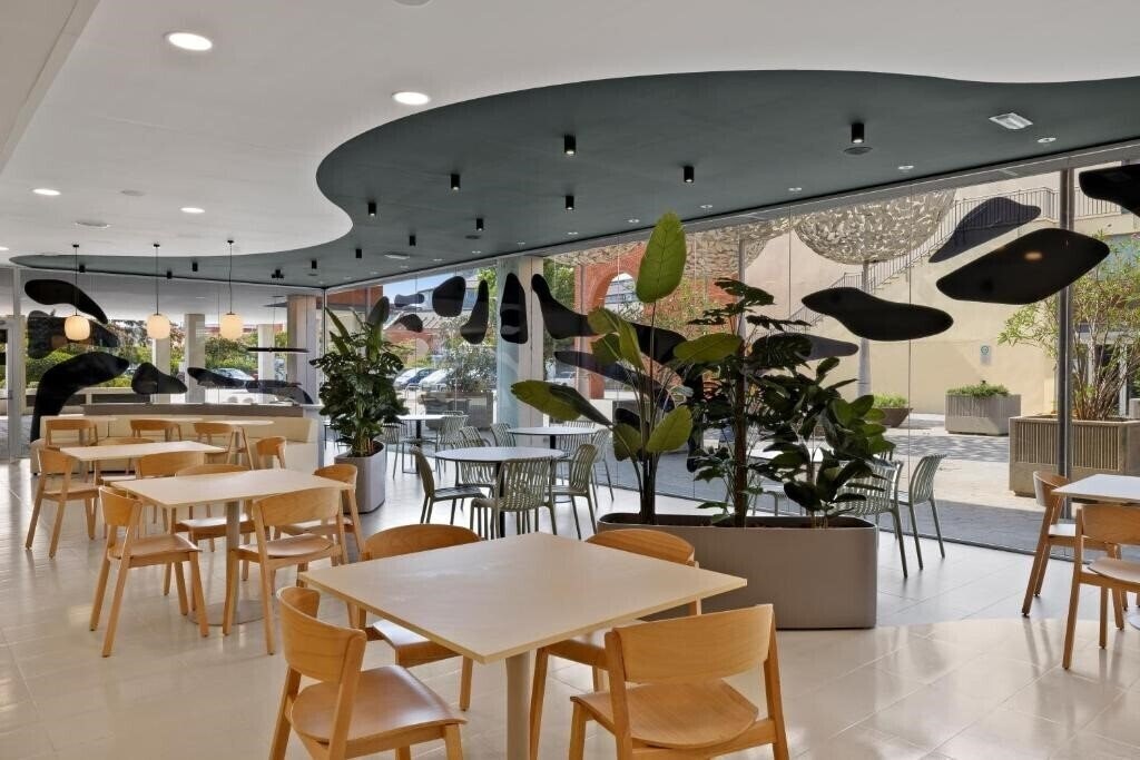 Изображение B&B Hotel Girona 3 (ex. Holiday Inn Express Girona) 3*