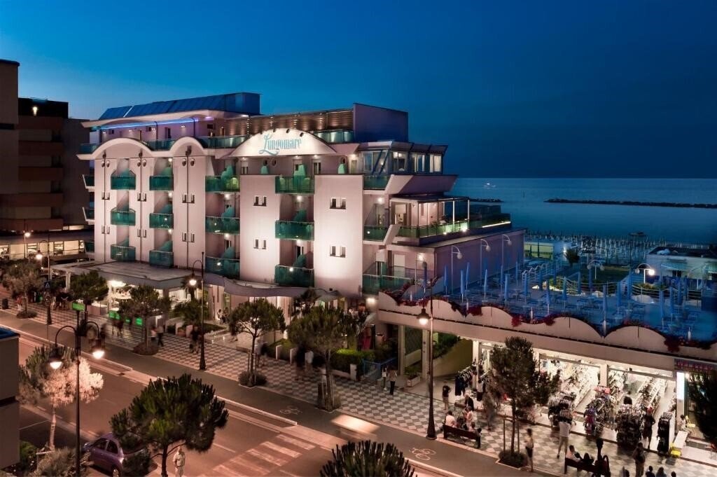 Отель Lungomare Hotel (Cesenatico) 4*