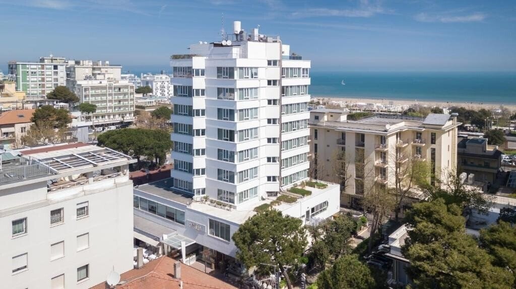 Отель Cristallo (Riccione) 3*