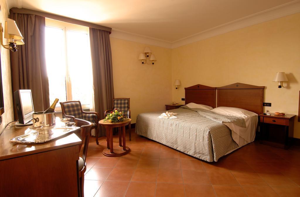 Отель Malaspina 3*