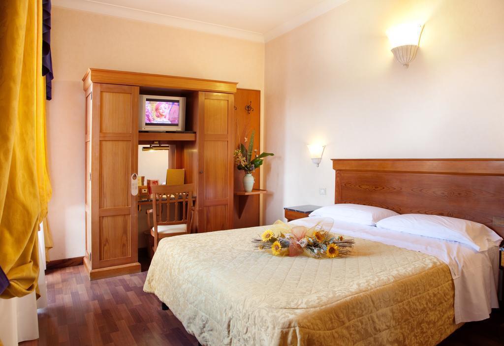 Отель Porta Faenza 3*