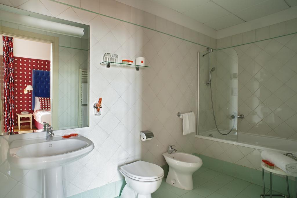 Фото Room Mate Luca 4*