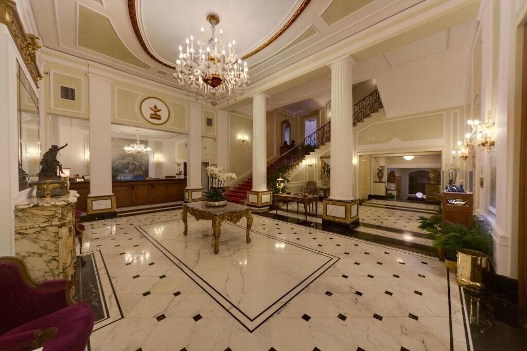 Отель Grand Baglioni 4*