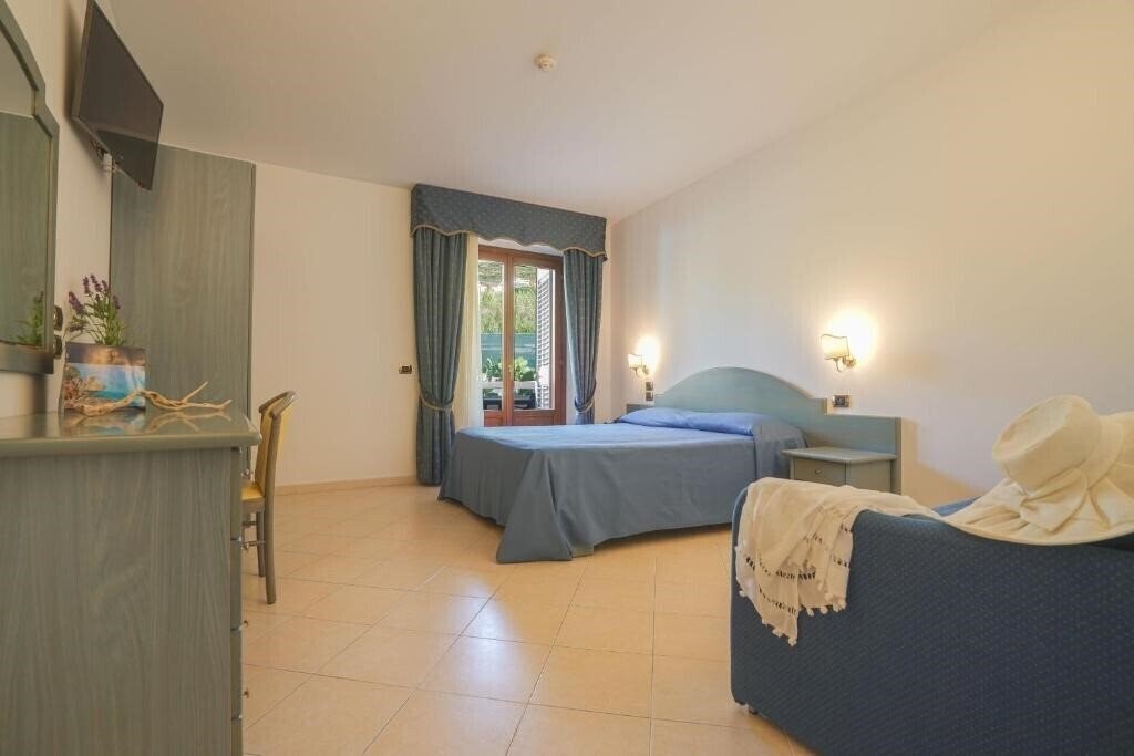 Картинка Scoglio Del Leone 4*